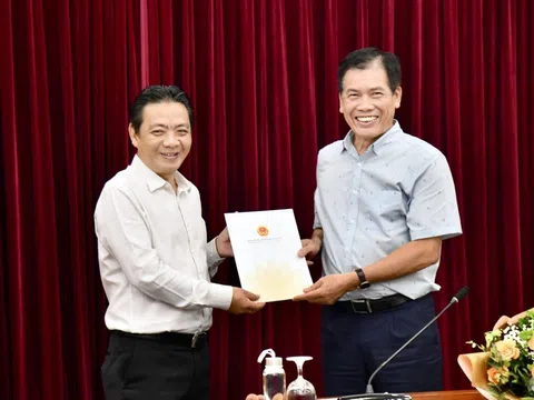 Trao quyết định nghỉ hưu đối với Phó Tổng cục trưởng Tổng cục TDTT Trần Đức Phấn