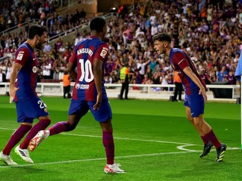 Bùng nổ phút cuối, Barcelona giành chiến thắng đầu tiên tại La Liga
