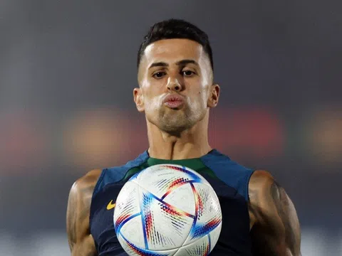 Hậu vệ Joao Cancelo gia nhập Barcelona