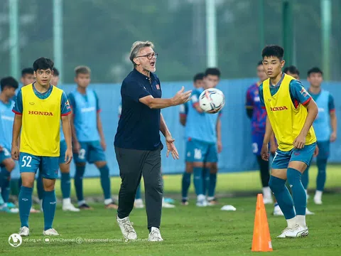 Vòng loại giải Bóng đá U23 châu Á 2024: Huấn luyện viên Trousier tính chuyện đường dài