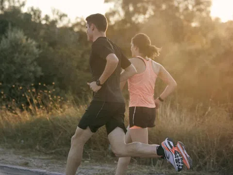 Bạn Lương Huy - ở Gia Lâm hỏi: Xin cho biết, thỉnh thoảng chạy bộ tôi vẫn thường bị đau bắp chân, có cách nào giúp giảm đau khi luyện tập thường xuyên?
