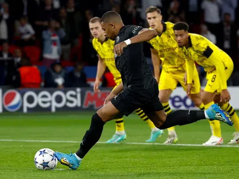 Tiền đạo Kylian Mbappe ghi bàn giúp PSG thắng trận đầu tại Champions League