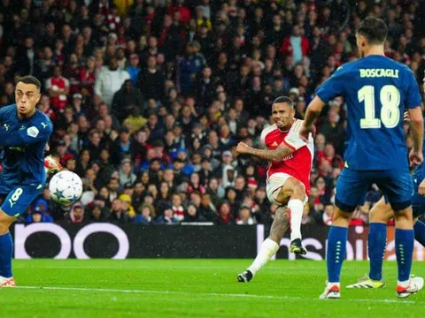 Arsenal thắng đậm trong ngày trở lại Champions League