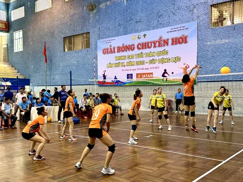 29 đội tranh tài giải Bóng chuyền hơi trung, cao tuổi khu vực phía Nam  