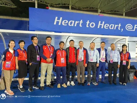 Thứ trưởng Hoàng Đạo Cương và lãnh đạo đoàn Thể thao Việt Nam thăm, động viên đội tuyển Olympic Việt Nam