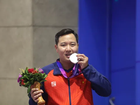 ASIAD 19: Xạ thủ Ngô Hữu Vương giành huy chương bạc đầu tiên cho đoàn Thể thao Việt Nam