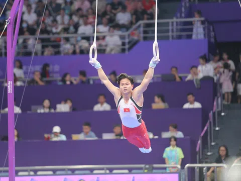 Môn Thể dục dụng cụ ASIAD 19: Nguyễn Văn Khánh Phong giành huy chương bạc nội dung Vòng treo