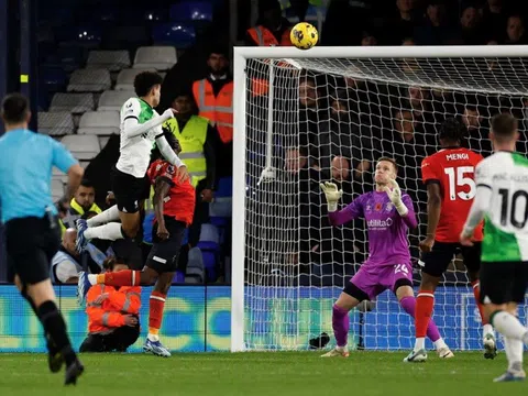 Vòng 11 Premier League: Luis Diaz ghi bàn giúp Liverpool thoát thua ở phút bù giờ