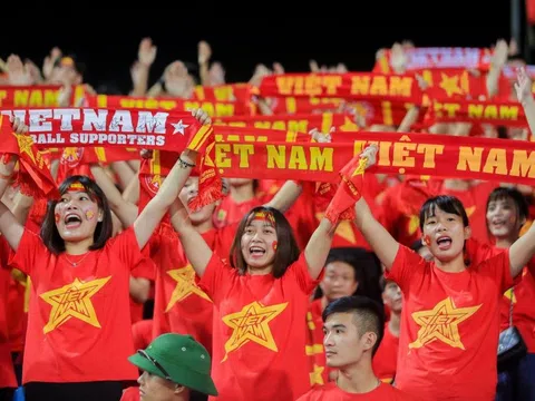 Điểm tựa cổ động viên tại sân Mỹ Đình tiếp lửa đội tuyển Việt Nam đương đầu thử thách lớn Iraq