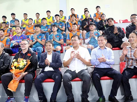 Thứ trưởng Bộ VHTTDL và lãnh đạo Cục TDTT, LĐBĐVN động viên đội tuyển Việt Nam trước ngày lên đường thi đấu trận ra quân tại Vòng loại World Cup 2026