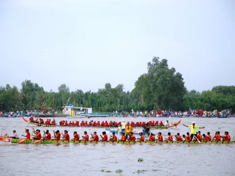 Hấp dẫn, rộn ràng đua Ghe Ngo trong Lễ hội Ok-Om-Bok của đồng bào Khmer