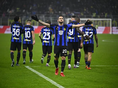 Vòng 15 Serie A 2023-2024: Inter lấy lại ngôi đầu, Milan cay đắng