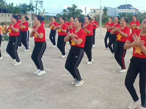Hội Người cao tuổi huyện Quảng Ninh sôi nổi với phong trào dân vũ thể thao 