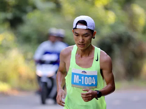 Hoàng Nguyên Thanh lần thứ 8 chiến thắng giải Việt dã Leo núi “Chinh phục đỉnh cao Bà Rá”