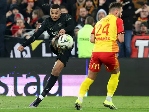 Kylian Mbappe tỏa sáng, PSG vững chắc ngôi đầu tại Ligue 1