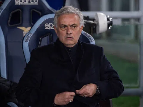 Huấn luyện viên Jose Mourinho nhận số tiền đền bù kỷ lục