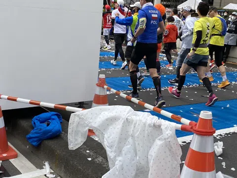 Chuyện xả rác ở một trong 6 giải Marathon lớn nhất hành tinh