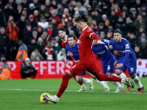 Tiền đạo Darwin Nunez thiết lập kỷ lục đáng quên sau trận thắng đậm của Liverpool