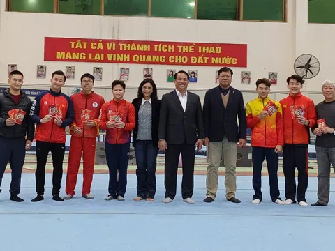 Cục trưởng Cục Thể dục thể thao Đặng Hà Việt thăm và chúc Tết đội tuyển nam Thể dục dụng cụ