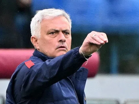 Huấn luyện viên Jose Mourinho học tiếng Đức để thay thế Thomas Tuchel tại Bayern Munich?