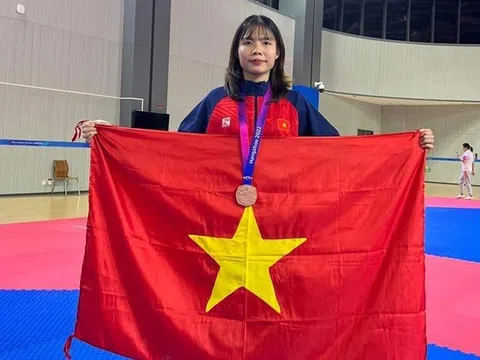 Võ sỹ Bạc Thị Khiêm giành huy chương bạc giải Taekwondo Canada mở rộng 2024