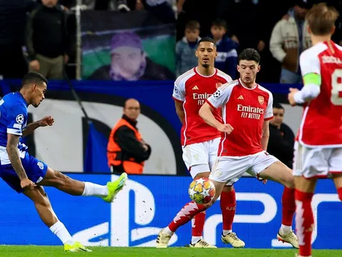 Lượt đi vòng 1/8 Champions League: Arsenal thua đau phút cuối, Barcelona đánh rơi chiến thắng