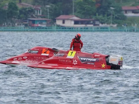 Đội đua thuyền Bình Định - Việt Nam dẫn đầu chặng đua Grand Prix of Indonesia