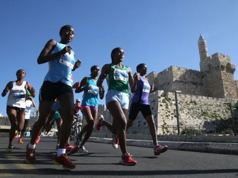 Hàng chục nghìn người tham gia giải Chạy Marathon quốc tế Jerusalem