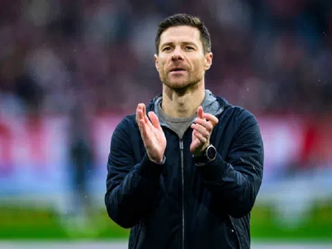 Chủ tịch danh dự của Bayern Munich thừa nhận khó thuyết phục huấn luyện viên Xabi Alonso