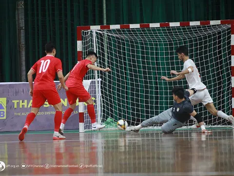 Đội tuyển Việt Nam tiếp tục “ghi điểm” dù không tạo được bất ngờ trước Iran