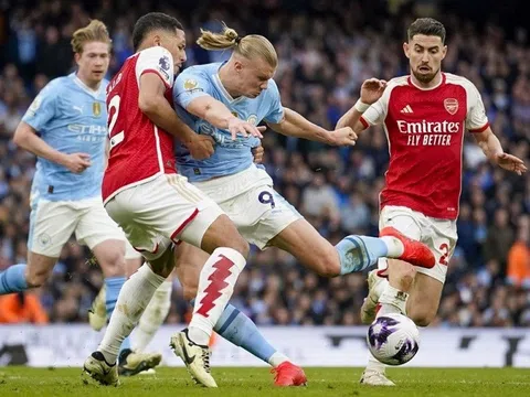 Arsenal và Man City cầm chân nhau, Liverpool hưởng lợi