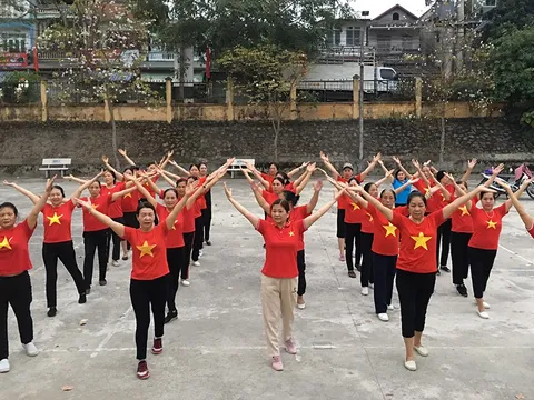 Phụ nữ Yên Bái luyện tập bài dân vũ mẫu chào mừng 70 năm chiến thắng Điện Biên Phủ