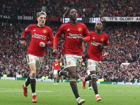 Mohamed Salah lập 2 kỷ lục, Kobbie Mainoo đi vào lịch sử Man United