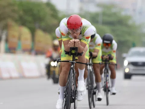 Petr Rikunov áp sát đầy ngoạn mục, Ivannov Timofei vẫn giữ Áo vàng sau 7 chặng đua