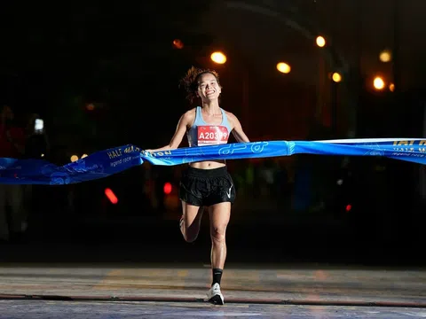 Phạm Thị Hồng Lệ vô địch giải Chạy bán marathon lớn nhất Việt Nam
