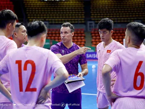 Đội tuyển Futsal Việt Nam tập làm quen Nhà thi đấu Hua Mark