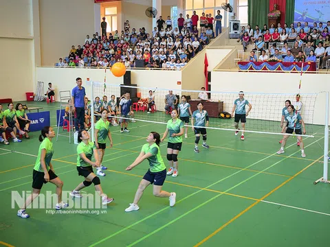Giải Bóng chuyền hơi nữ công nhân, viên chức, lao động thành phố Tam Điệp năm 2024