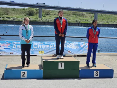 Tay chèo Diệp Thị Hương giành huy chương vàng giải Canoeing châu Á 2024