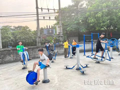 Huyện Lương Sơn sử dụng hiệu quả thiết bị thể dục thể thao ngoài trời