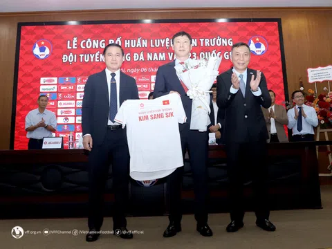 Ông Kim Sang-sik chính thức làm huấn luyện viên trưởng đội tuyển nam và đội tuyển U23 Việt Nam