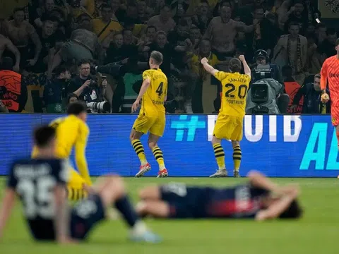Dortmund giành vé vào chung kết Champions League