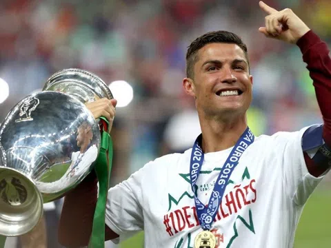 Cristiano Ronaldo lập kỷ lục về số lần dự EURO