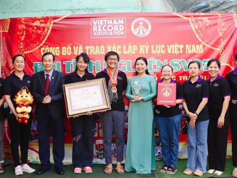 Hơn 20 năm sát cánh cùng Thể thao người khuyết tật, đội tình nguyện SV07 được vinh danh Kỷ lục Việt Nam