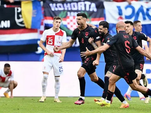 Lượt trận thứ hai, bảng B Vòng chung kết EURO 2204: Croatia đánh rơi chiến thắng ở phút bù giờ