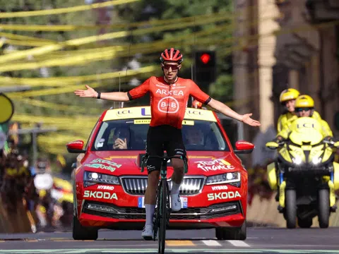 Tadej Pogacar vươn lên giành Áo vàng Tour de France