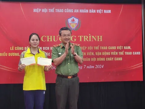 Xạ thủ Trịnh Thu Vinh được Bộ Công an khen thưởng