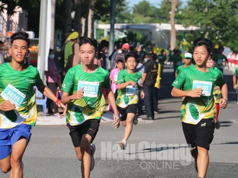 Hơn 10.000 vận động viên tranh tài giải Marathon quốc tế “Vietcombank Mekong Delta” 