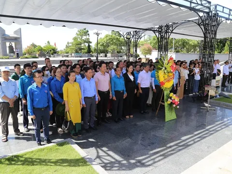 Công đoàn Cục Thể dục thể thao "Hành trình về nguồn” tại Quảng Trị