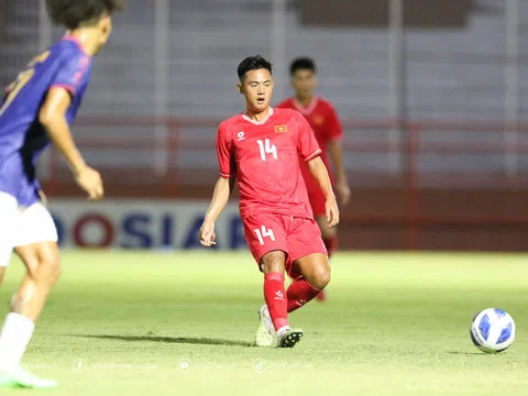 Huấn luyện viên Hứa Hiền Vinh tiếc vì U19 Việt Nam không đạt được mục tiêu 3 điểm trận ra quân