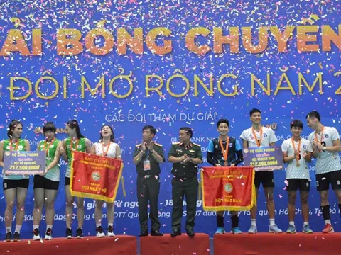 Nam Thể Công và nữ Binh chủng Thông tin vô địch giải Bóng chuyền Cúp Quân đội mở rộng 2024